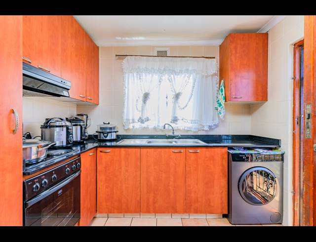 3 BEDROOM HOUSE FOR SALE IN SOUTHGATE